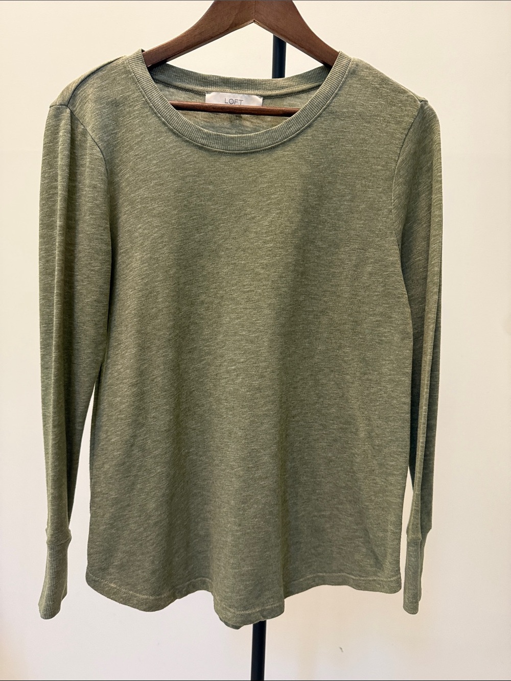 LOFT Heathered Olive Green Long Sleeve Crewneck Tee - Size M